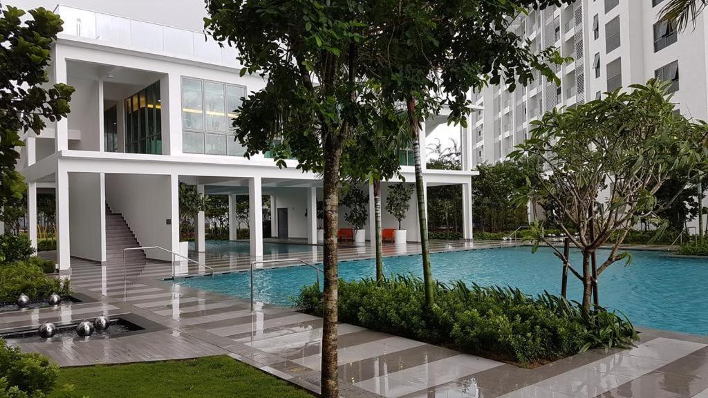 Cybersquare Lakeview With Netflix And Disney Hotstar Cyberjaya Exterior photo