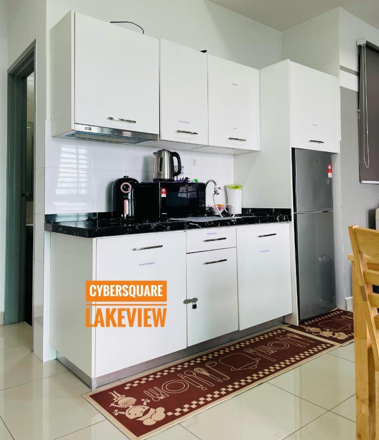 Cybersquare Lakeview With Netflix And Disney Hotstar Cyberjaya Exterior photo